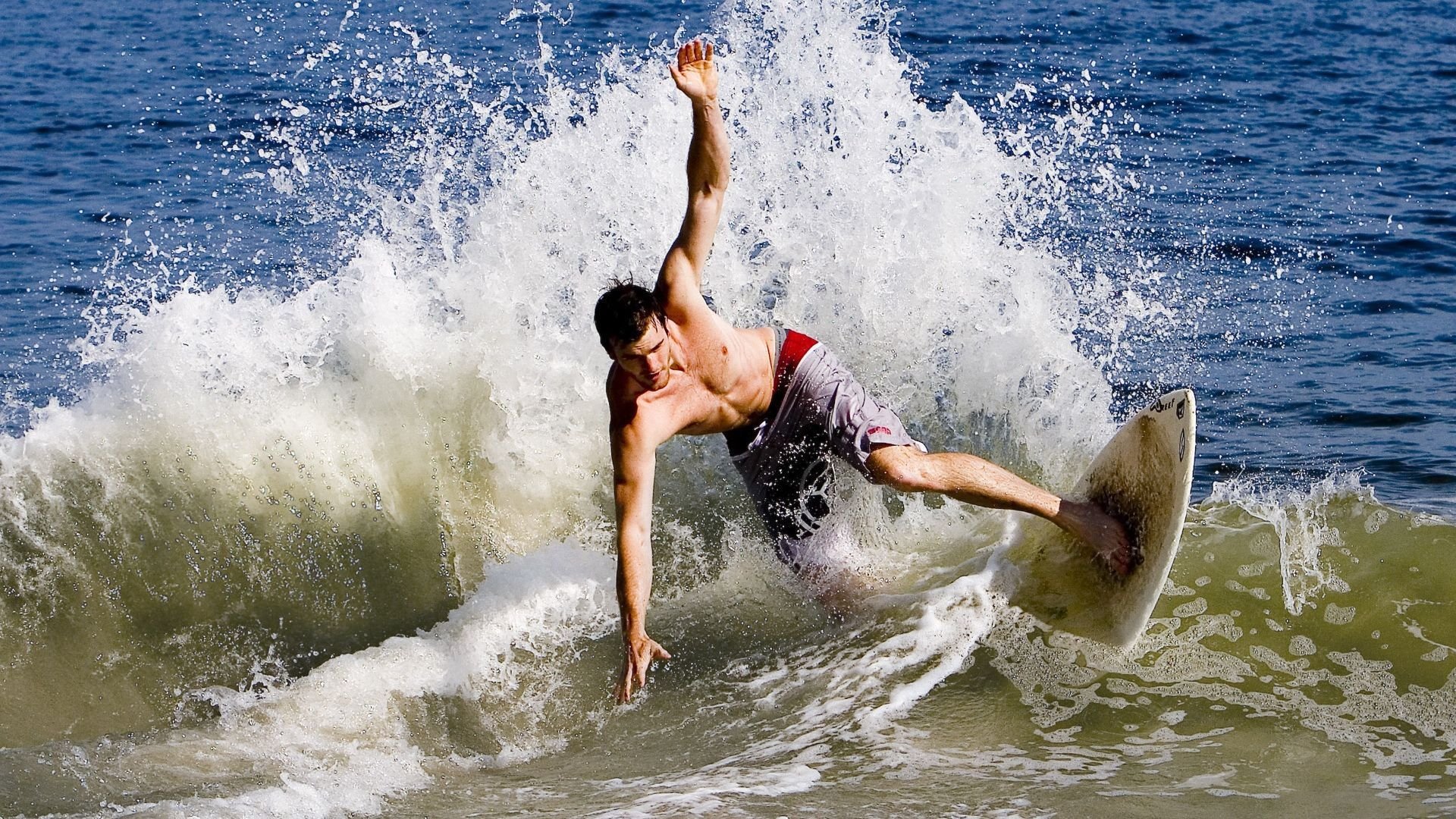 开云体育APP下载-戈贝尔爆发撕裂防线，辽宁队连续得分狂潮彻底压制快船